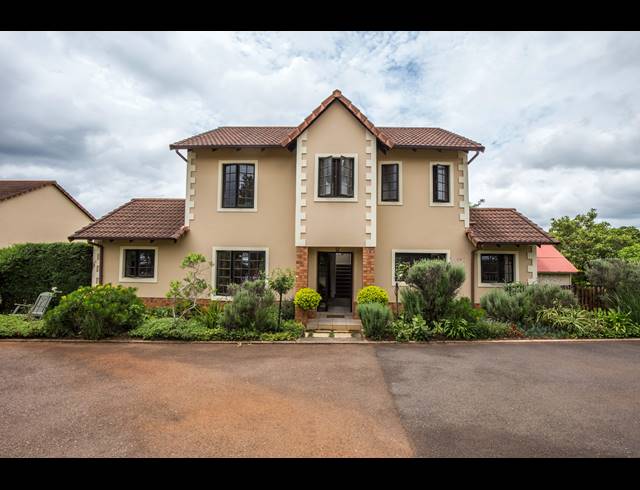 4 BEDROOM FREEHOLD SOLD IN CLIFTON HILL ESTATE